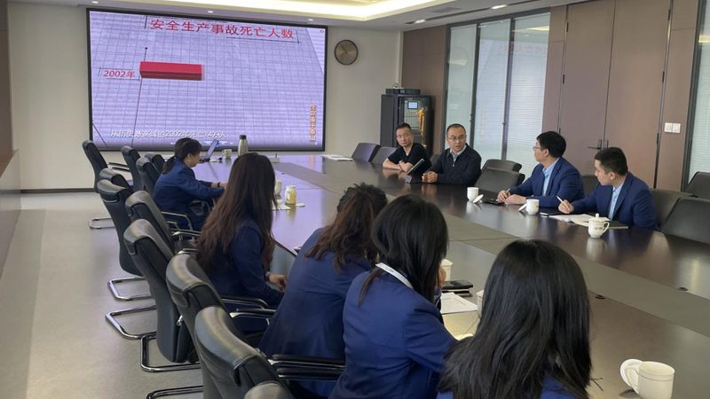背景：学历提升，职场竞争加剧