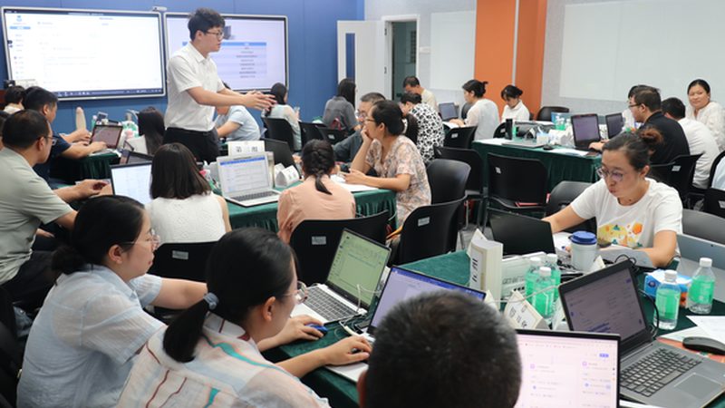 小标题：编程课程，不仅仅是代码的学习